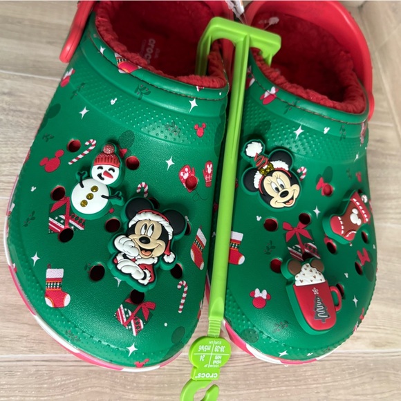 Crocs Mickey Mouse Christmas Holiday Lined
Classic Clogs Green Red Disney - Picture 7 of 11